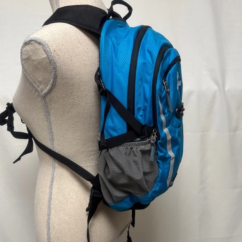 Rupumpack Blue and grey insulated Backpack with hydration bladder - Picture 2 of 7